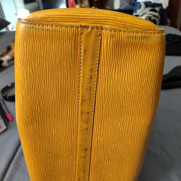 Lv purse - Picture 9 of 16